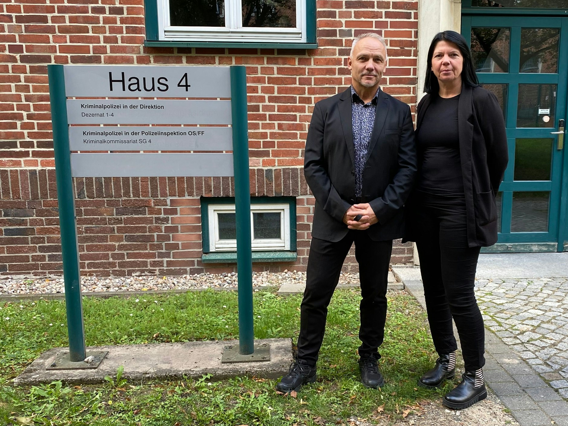 Maik Zimmermann und Katja Rambow wollen das Rätsel aus der Jauchegrube. unbedingt lösen.