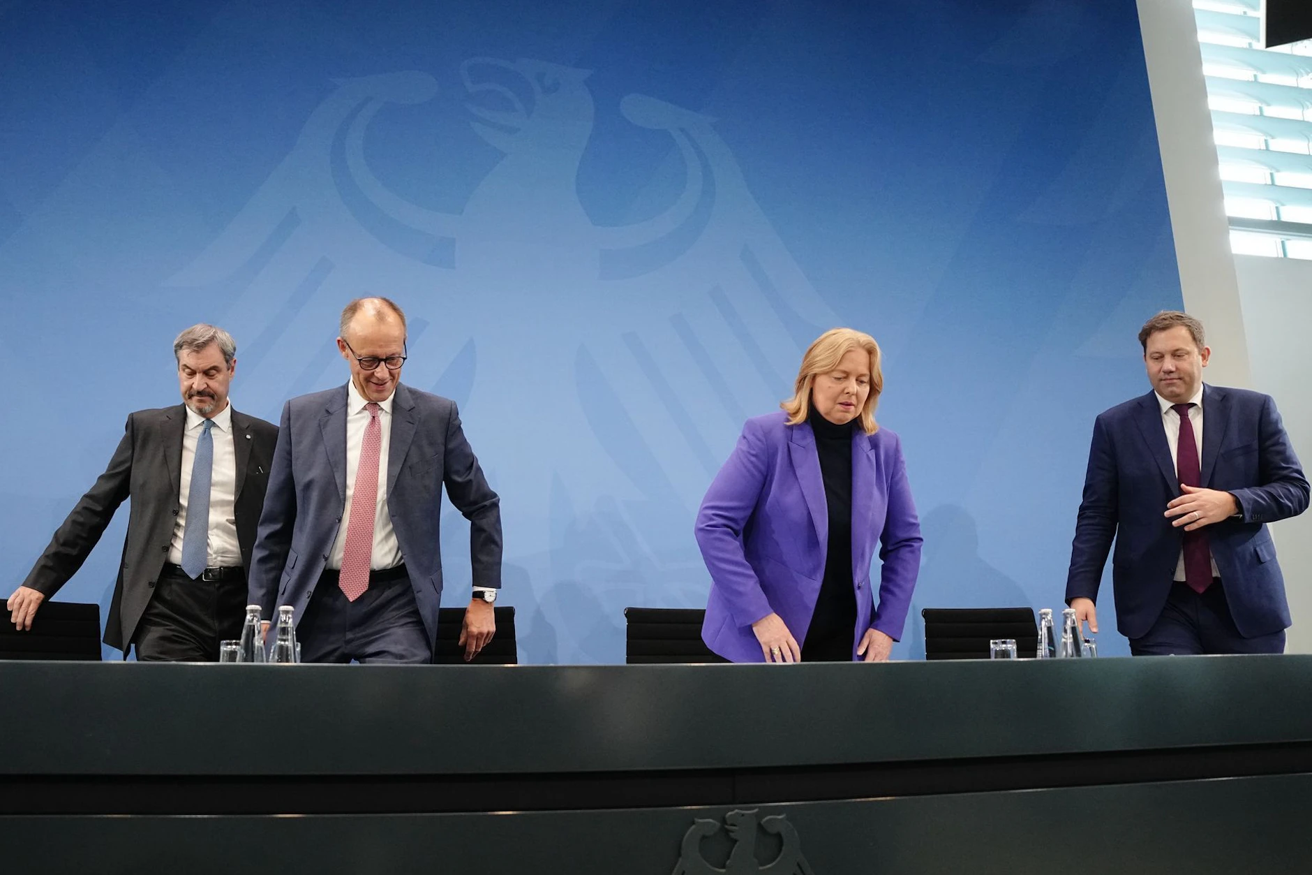 CSU-Chef Markus Söder,&nbsp;Kanzler und CDU-Chef Friedrich Merz und die SPD-Vorsitzenden Bärbel Bas und Lars Klingbeil (v.l.): Wie lange hält die Koalition noch?