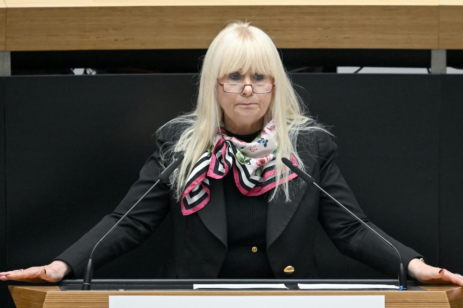 Iris Spranger (SPD), Senatorin für Inneres und Sport, hat einen Missbilligungsantrag überstanden.