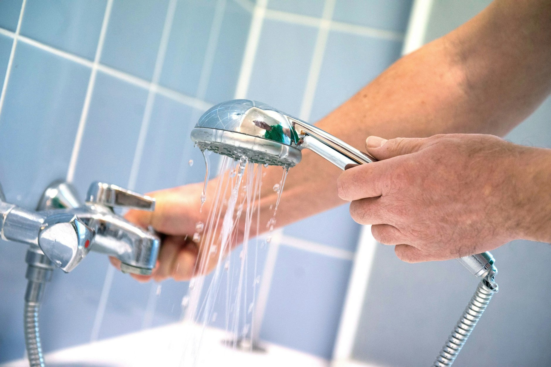 Bürokratie-Irrsinn in der EU: Müssen Europäer bald kalt duschen?