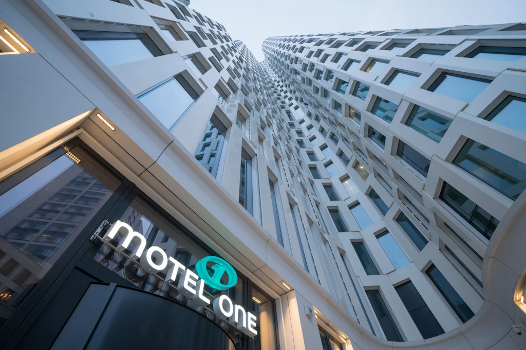 Huge data leak in hotel software – private addresses of Berlin politicians ...