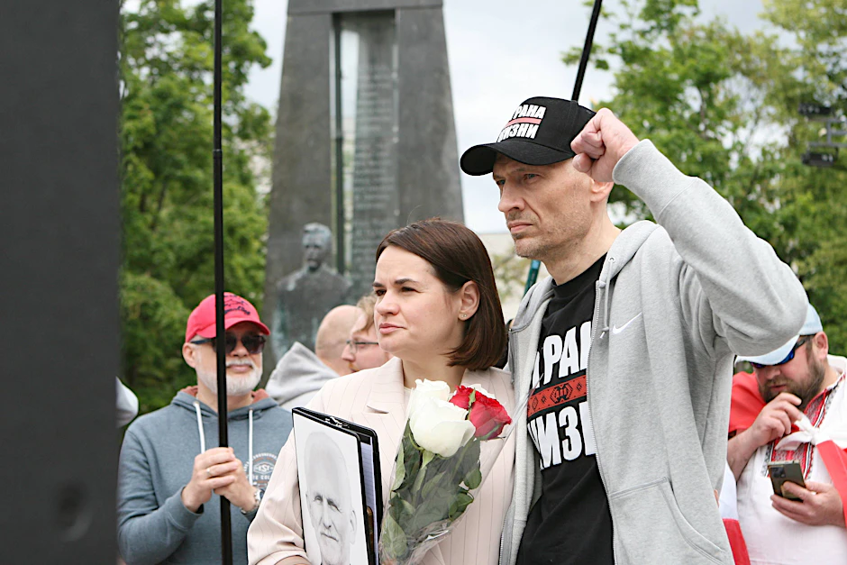Swetlana Tichanowskaja und Sergei Tichanowski während einer Kundgebung in Vilnius, der neuen Heimat tausender Exil-Belarussen.