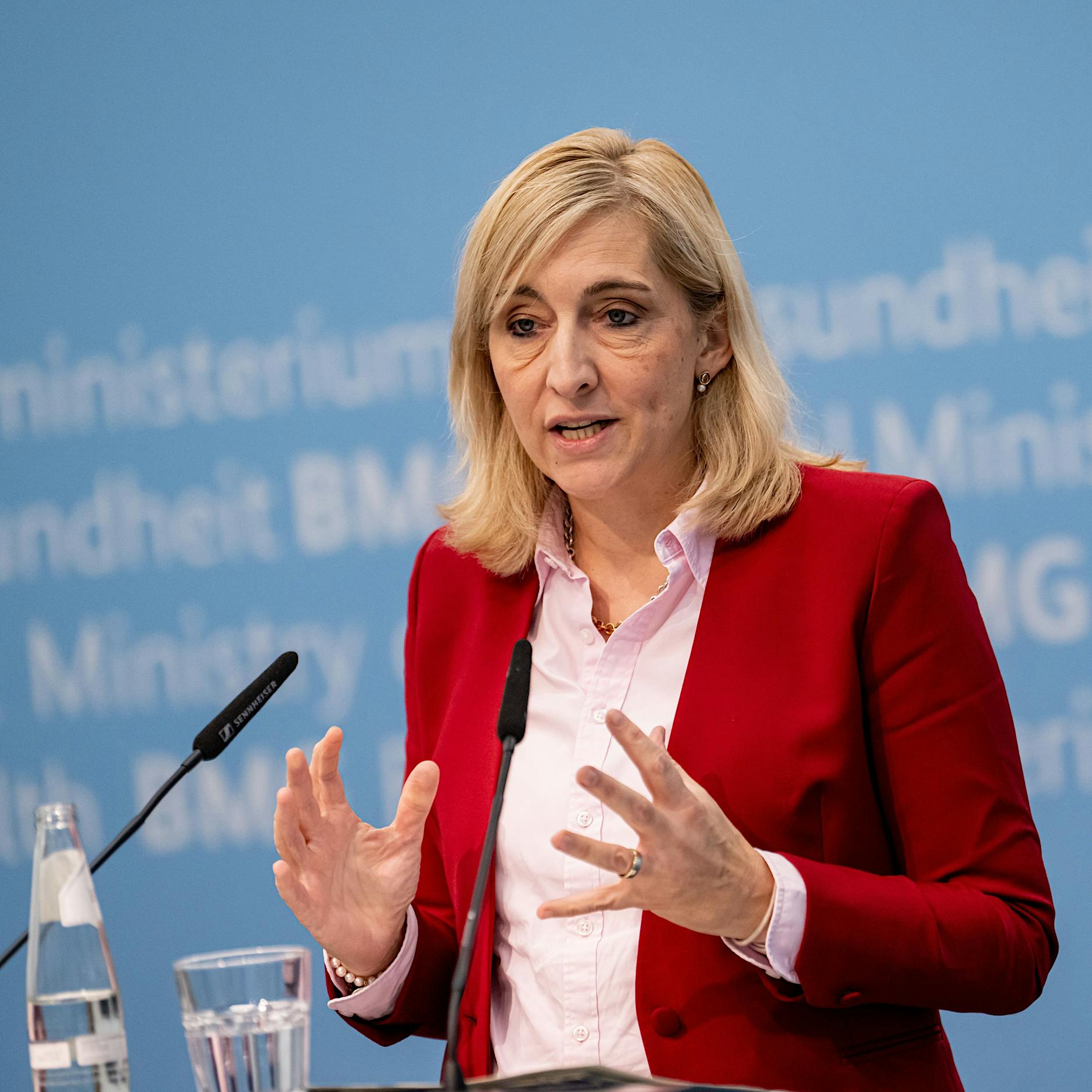 Zuzahlung bei Medikamenten: Warken erwägt Erhöhung um 50 Prozent – zulasten der Patienten