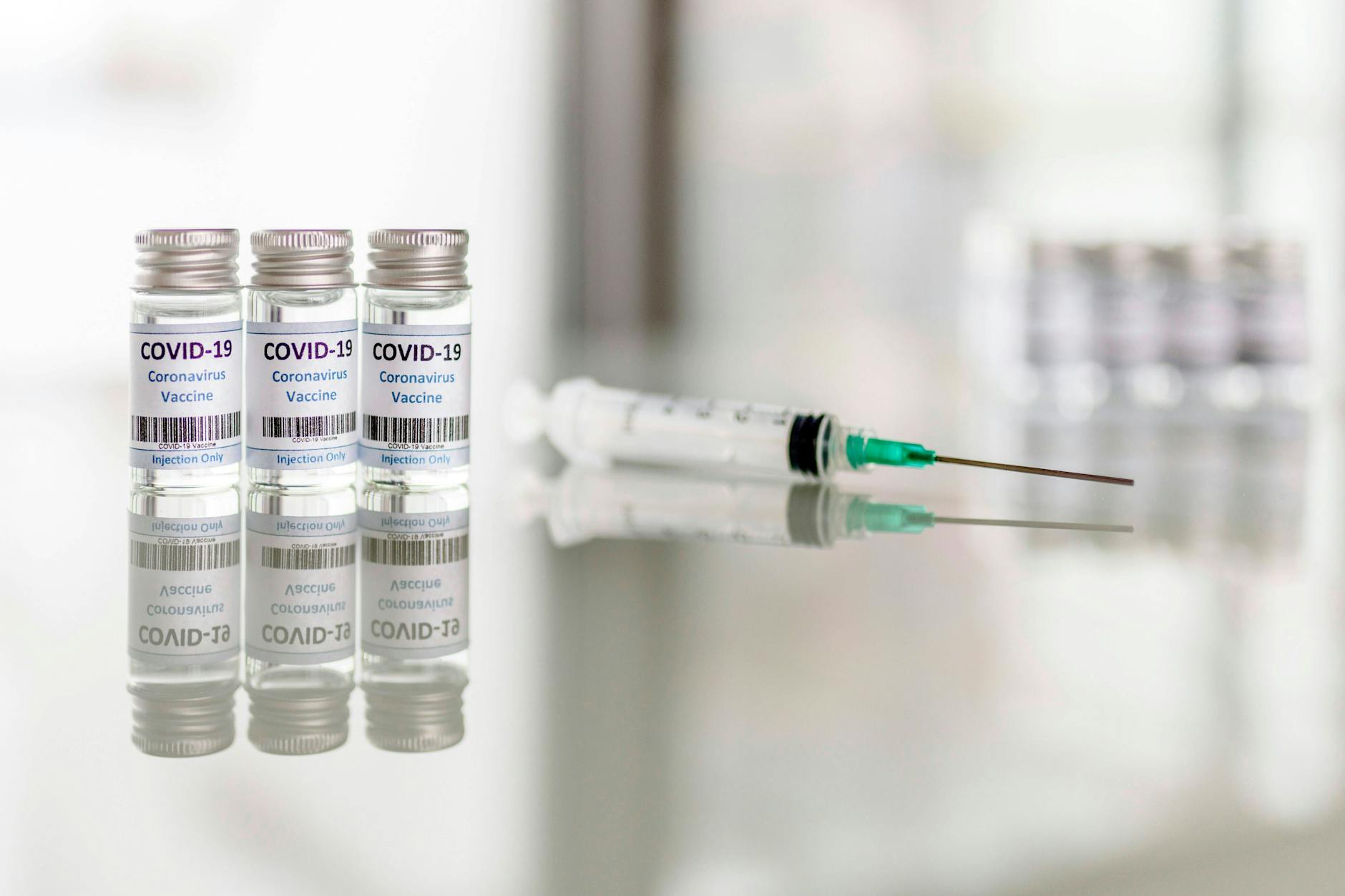 Impfdosen und Impfspritzen