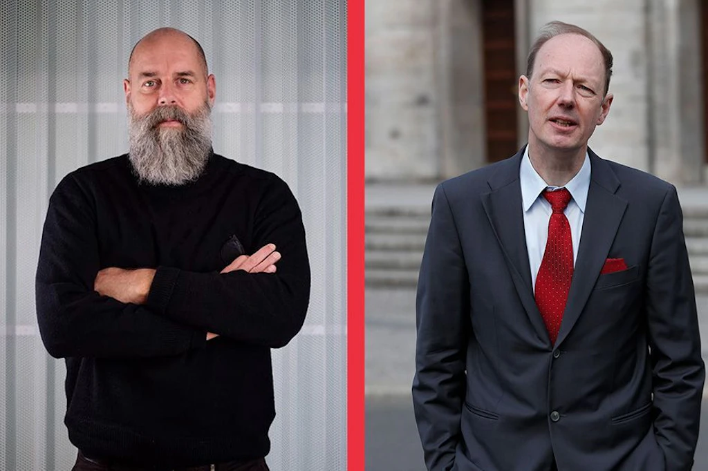 Martin Sonneborn, Holger Friedrich und andere auf einer Bühne im Berliner ...