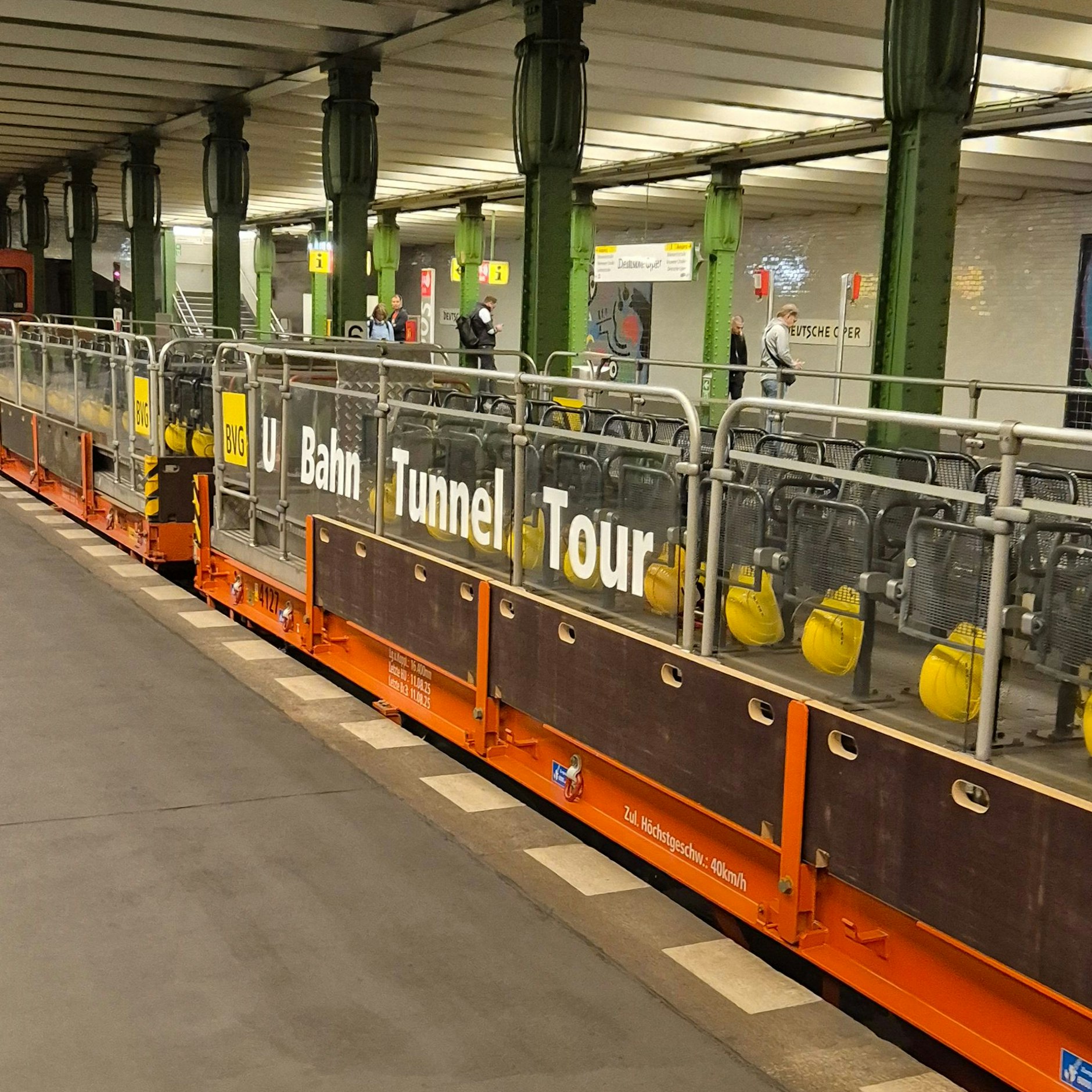 Die BVG bietet ihre Tunnel-Tour nur an wenigen Freitagen im Jahr an.