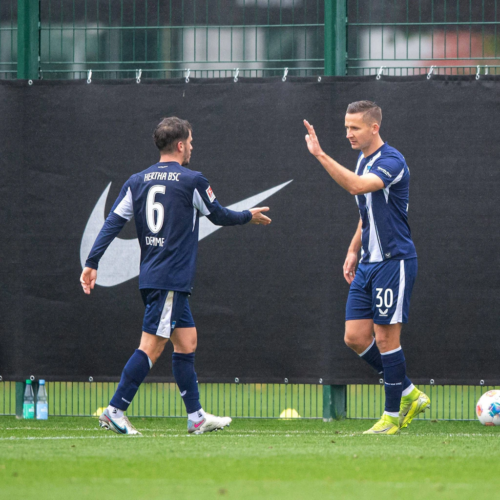 Herthas Mittelfeldroutiniers Diego Demme und Paul Seguin feierten beim 2:0-Test in Wolfsburg ihr Comeback.