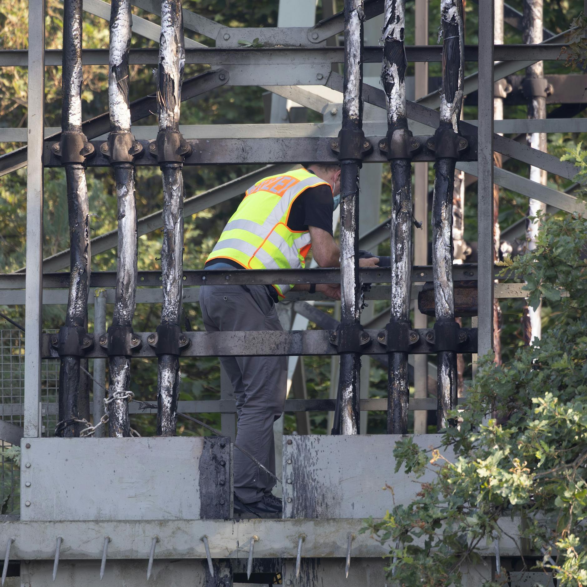 Nach Mega-Blackout: Polizei jagt die Brandstifter von Johannisthal