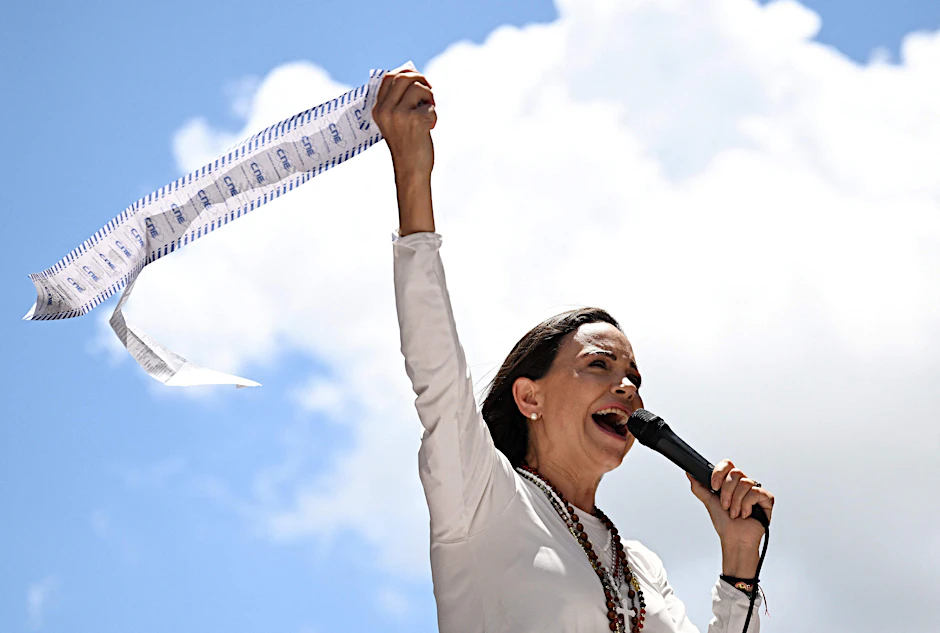 Die venezolanische Oppositionsführerin María Corina Machado spricht am 28. August 2024 bei einer Kundgebung in Caracas.