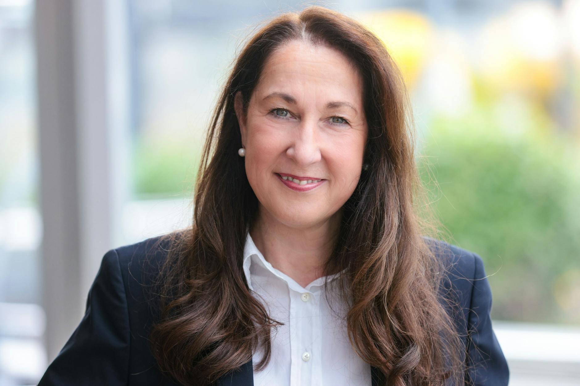 Iris Stalzer auf einem unadatierten Archivbild aus 2025. Die SPD-Politikerin war erst vor Kurzem zur neuen Bürgermeisterin von Herdecke gewählt worden.