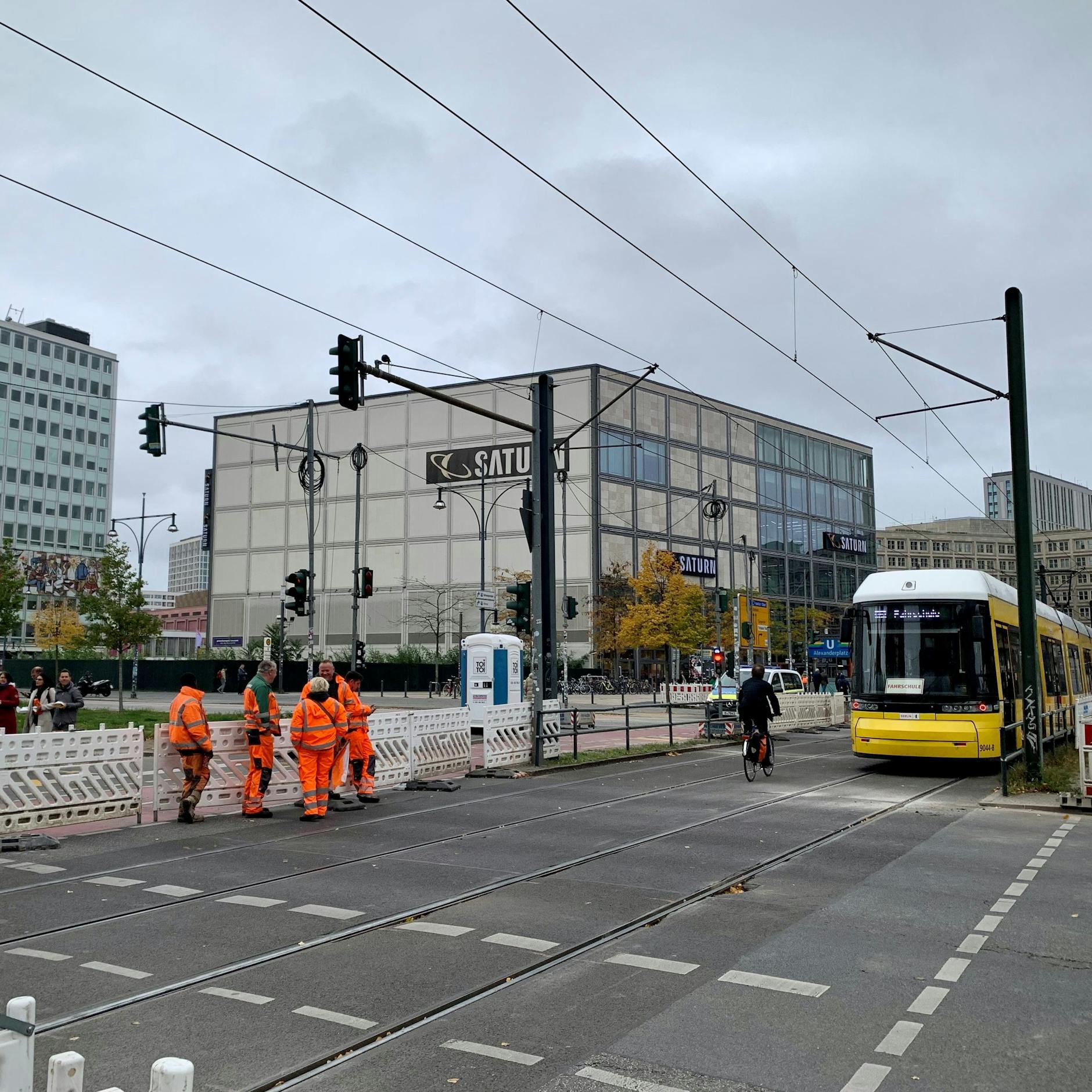Image - Neuer Dauerstau am Alexanderplatz: Wegen Bauarbeiten ist eine wichtige Straße über Wochen gesperrt