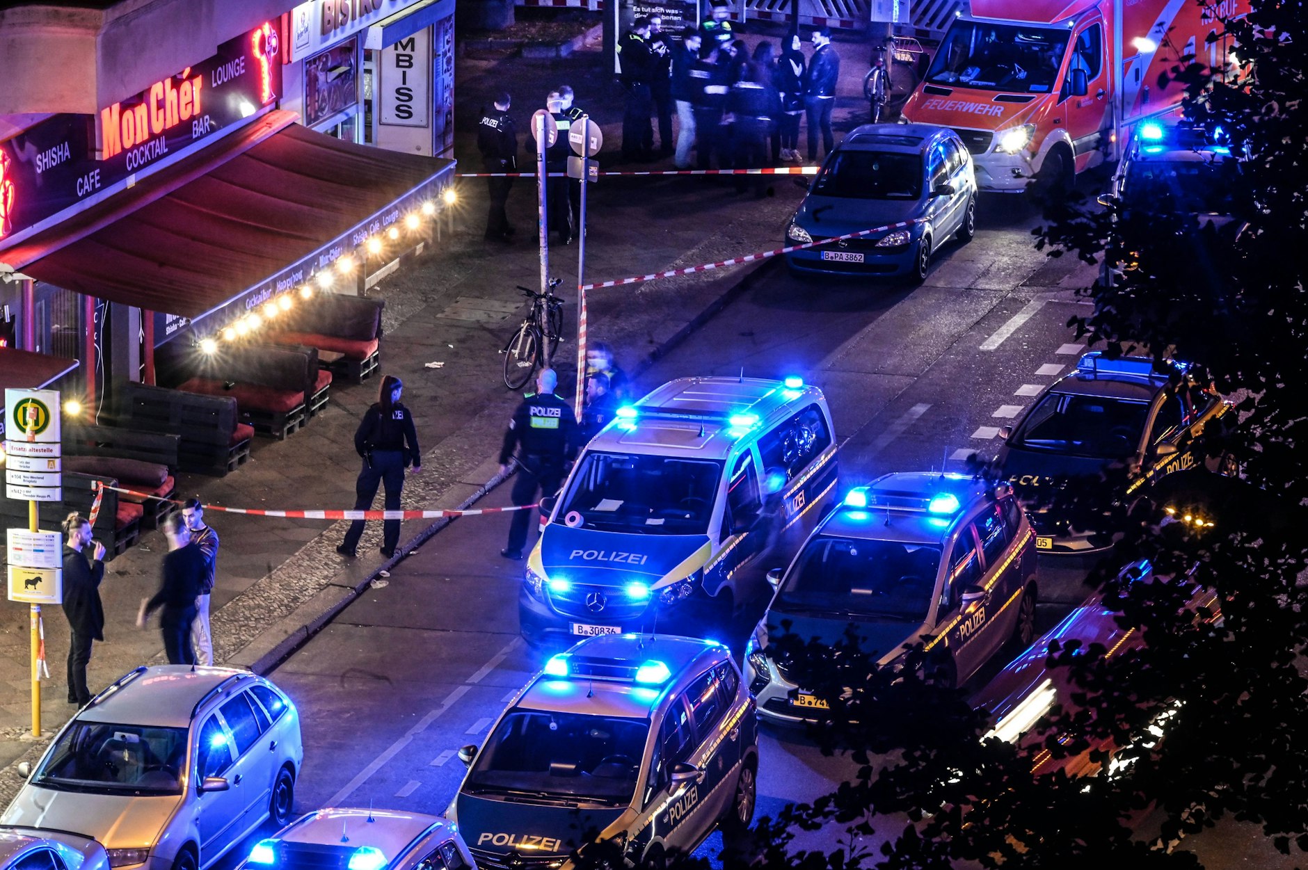 Etwa 400 Shishabars gibt es in Berlin. Die einen sehen in ihnen Orte der Entspannung, die anderen Hotspots der Geldwäsche und Steuerhinterziehung.