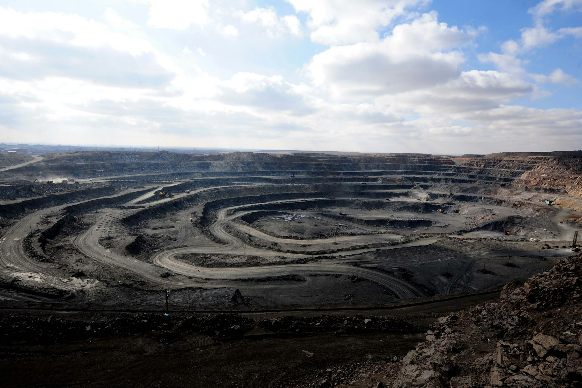 Die Bayan-Obo-Mine für Seltene Erden in der Inneren Mongolei. Seltenen Erden werden von China ab sofort strenger kontrolliert. Als Begründung führt Peking eine Bedrohung der nationalen Sicherheit an, weil Seltene Erden auch für militärische Güter eingesetzt werden könnten.