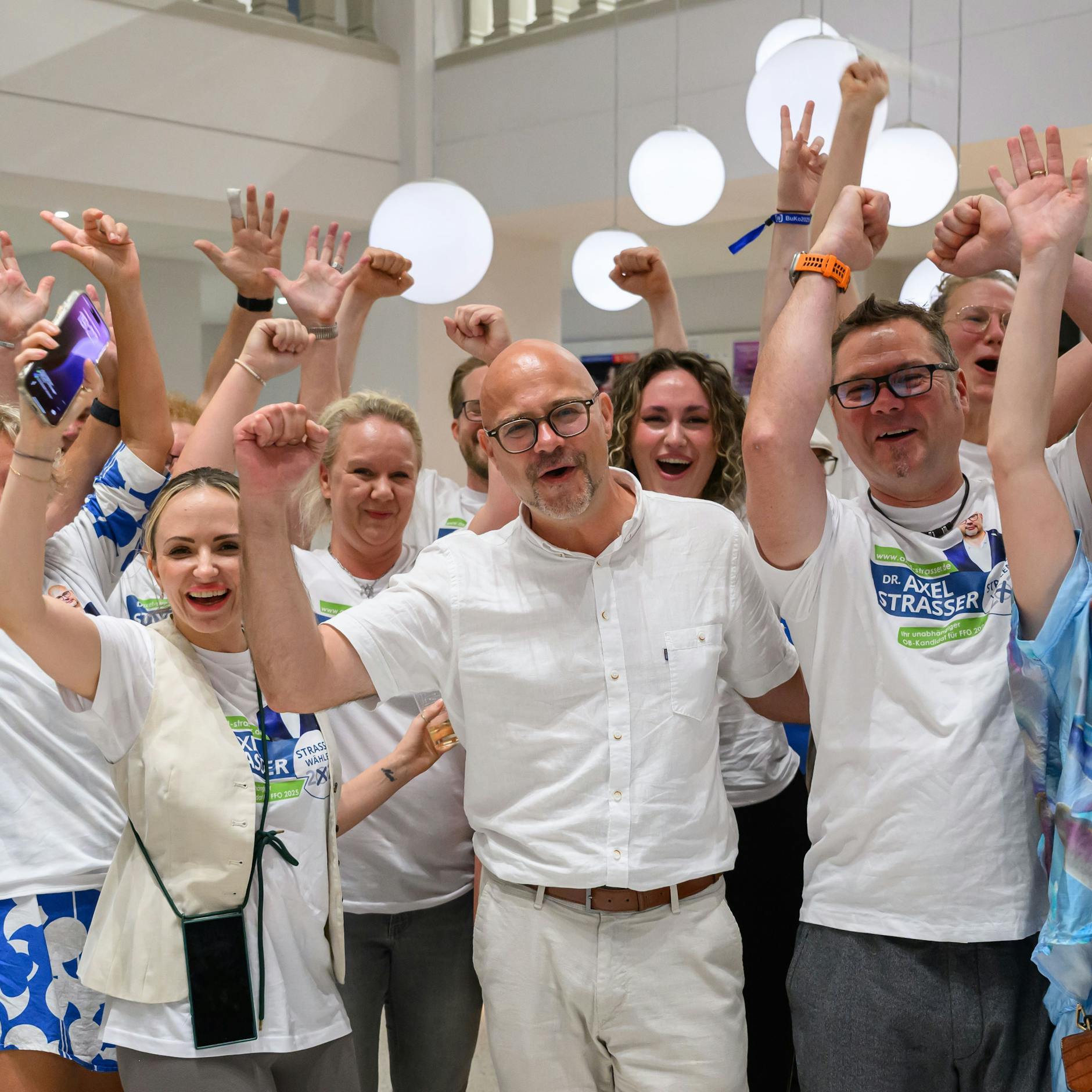 Image - Stichwahl in Frankfurt (Oder): Parteiloser Axel Strasser gewinnt!