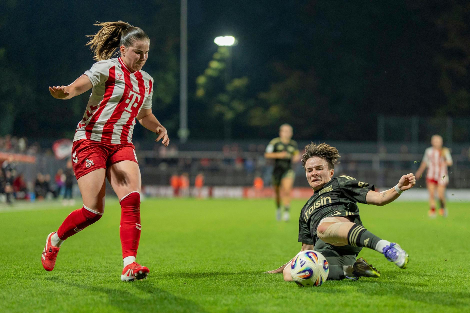Tomke Schneider (r.) und der 1. FC Union Berlin mussten gegen Adriana Achcinska und 1. FC Köln die zweite Niederlage in Folge hinnehmen.