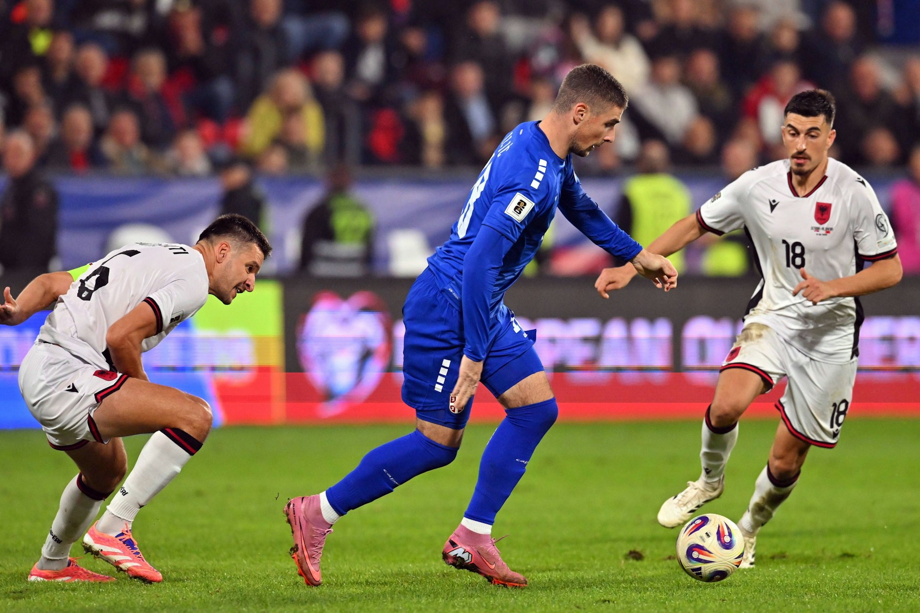 Union-Stürmer Andrej Ilic (M.) hat gegen Albanien sein erstes A-Länderspiel für Serbien absolviert.