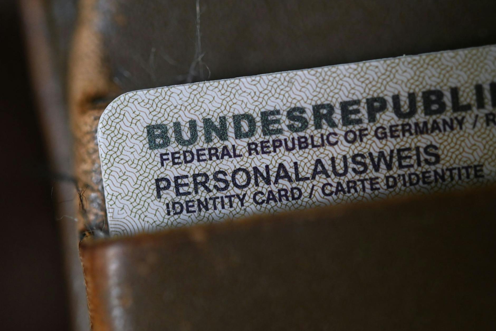 Ein neuer Personalausweis soll künftig 46 Euro kosten.