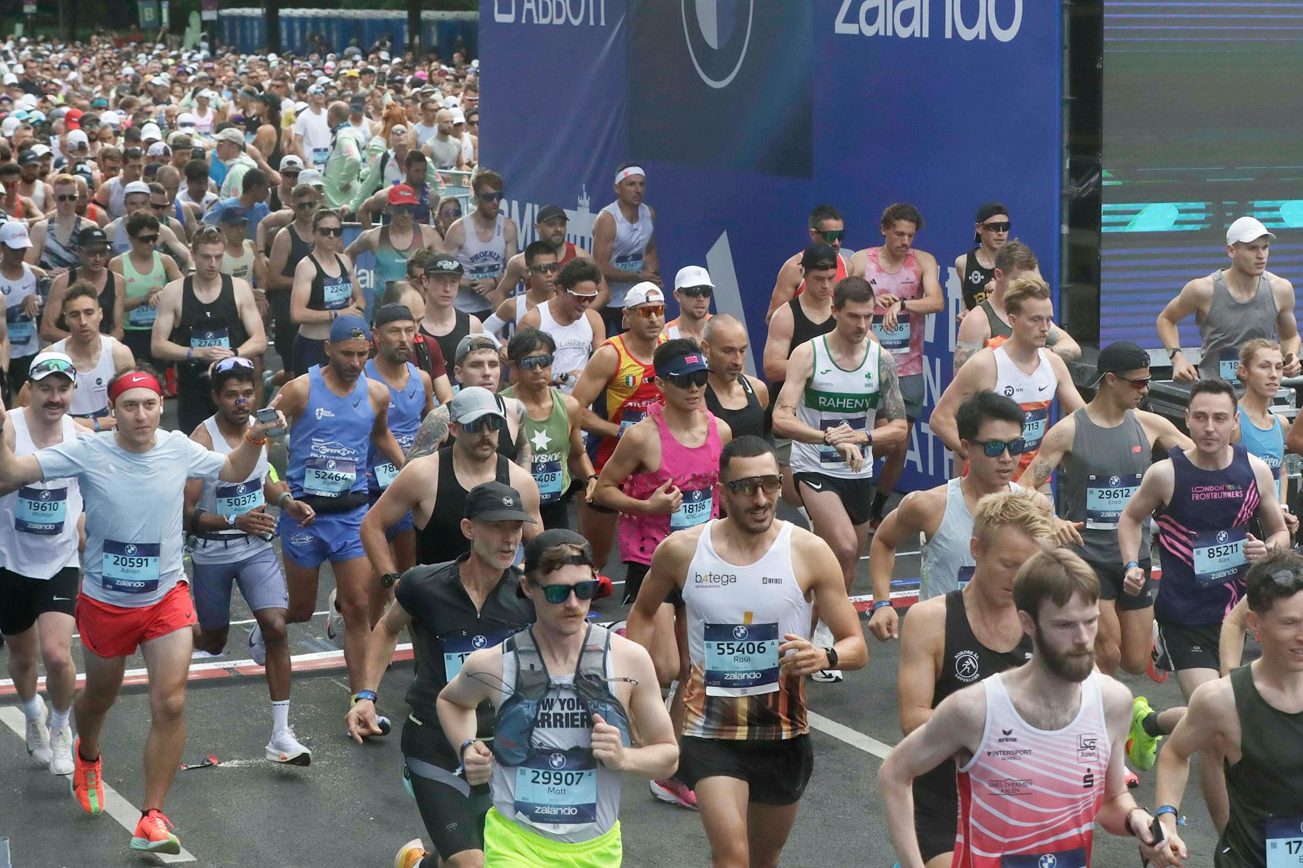 Wie hier beim Marathon im September wird auch an diesem Sonntag in Berlin gelaufen, was die Beine hergeben.