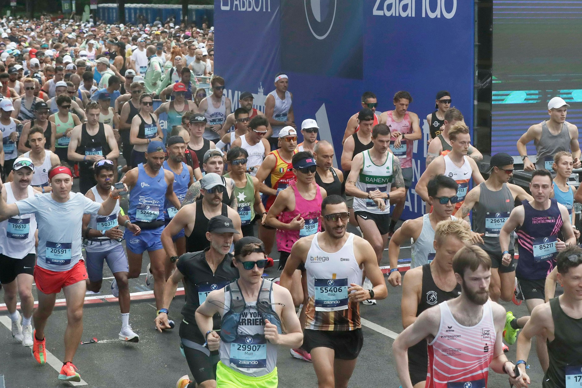 Wie hier beim Marathon im September wird auch an diesem Sonntag in Berlin gelaufen, was die Beine hergeben.