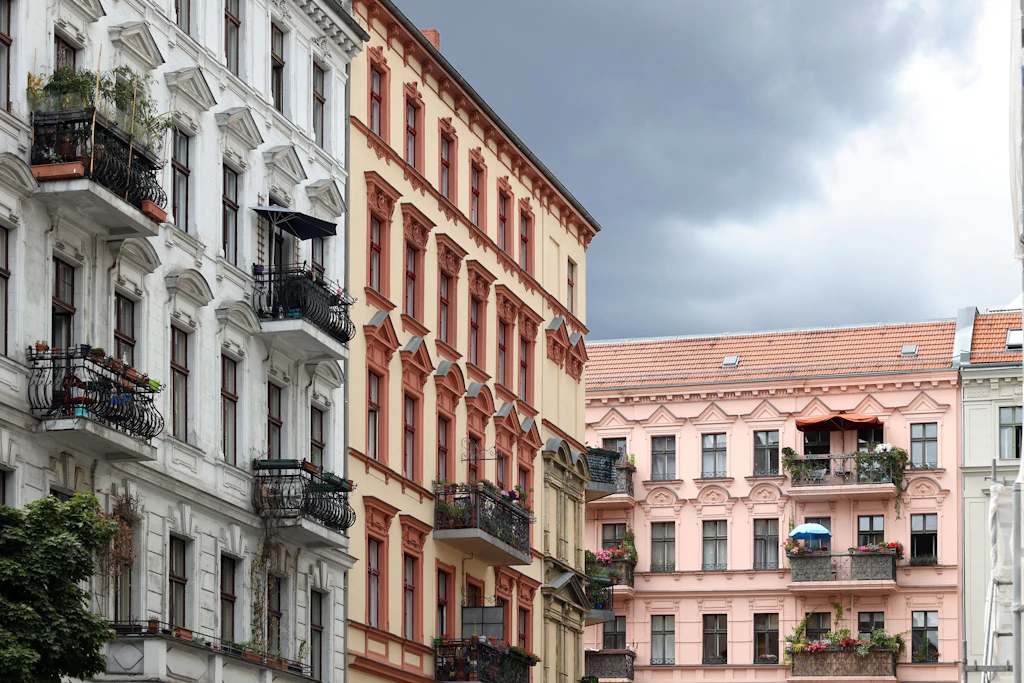 Nirgendwo sonst in Berlin sind die Mieten so rasant gestiegen wie in Friedrichshain-Kreuzberg. Damit soll nun schluss sein. Das dortige Bezirksamt geht nun aktiv gegen Mietwucher vor.