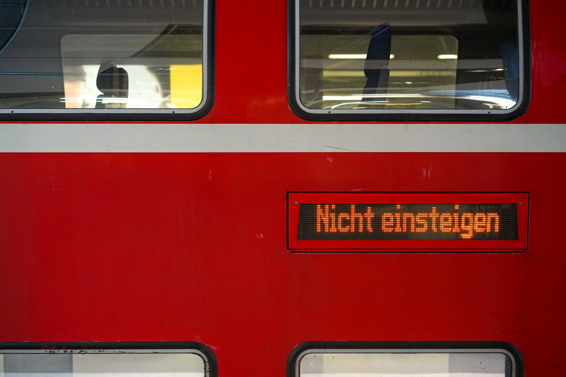 Macht jetzt auf lustig: Die Deutsche Bahn will auch nur geliebt werden.