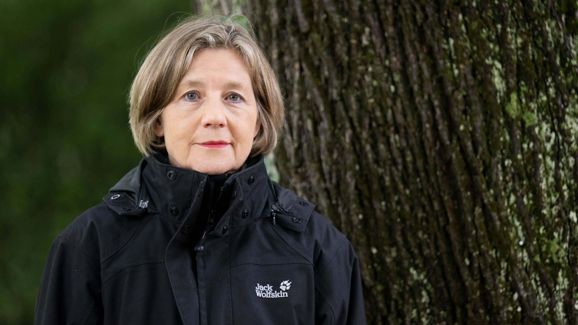 Maike Kohl-Richter im Adenauer-Park in Speyer, in dem sich das Grab ihres Mannes befindet.
