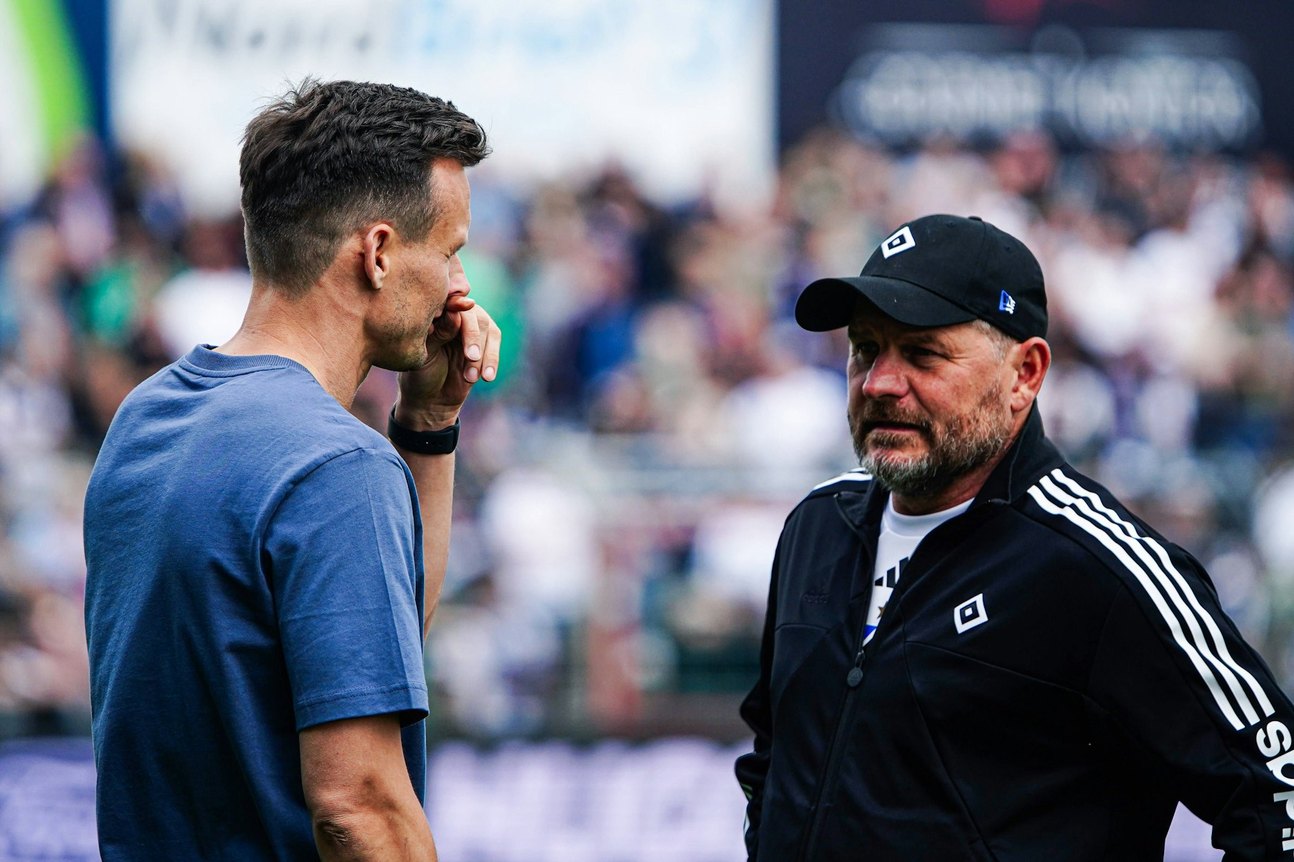 HSV-Boss Claus Costa blickt fast ein Jahr nach der Entlassung von Trainer Steffen Baumgart kritisch auf dessen Verpflichtung zurück.