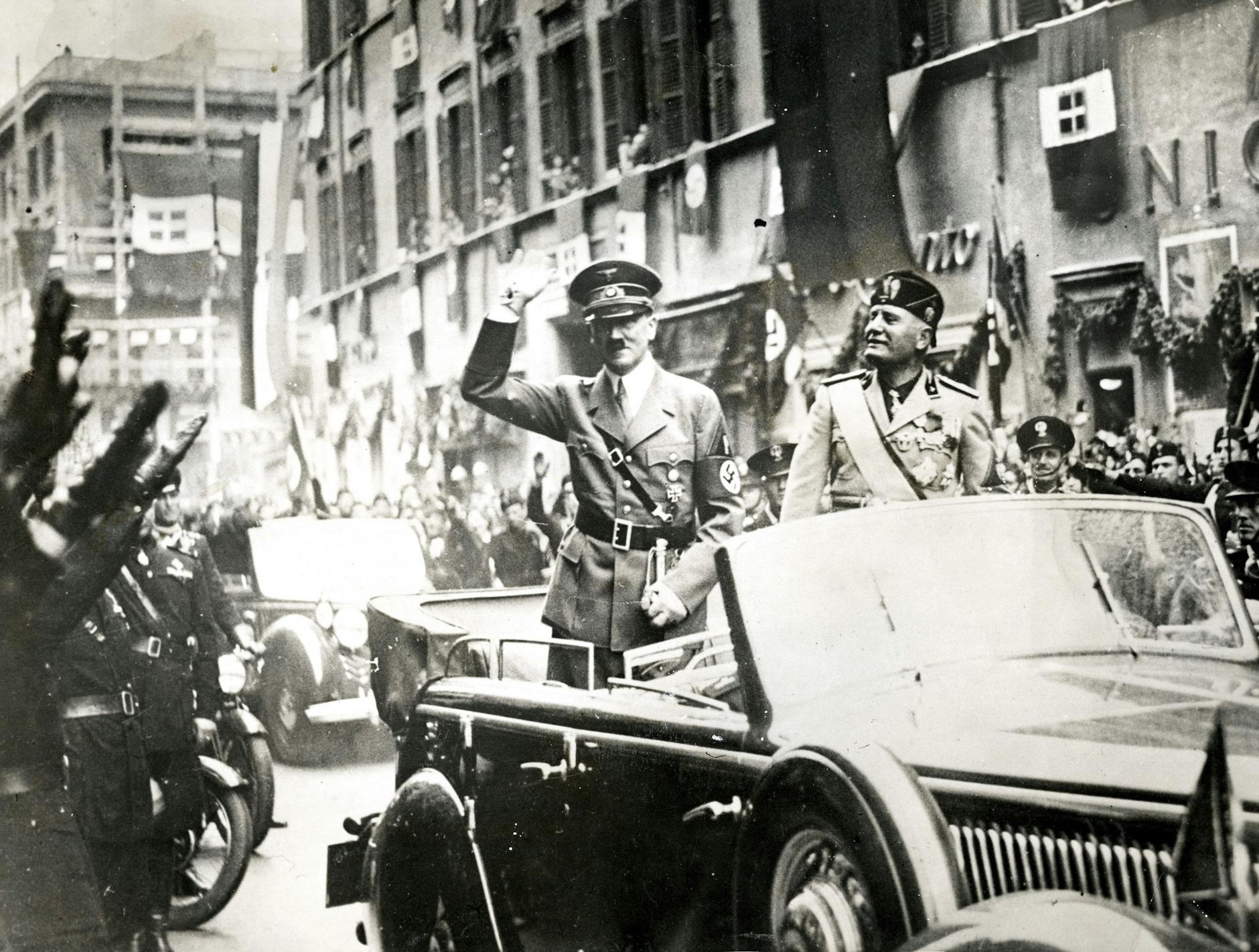 Der Faschismus triumphiert. Hitler zu Besuch bei Mussolini in Rom 1938.