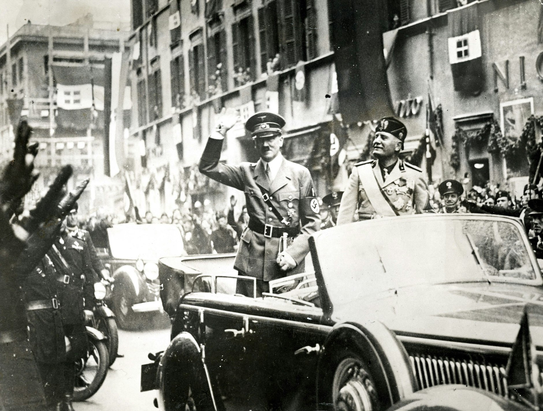 Der Faschismus triumphiert. Hitler zu Besuch bei Mussolini in Rom 1938.