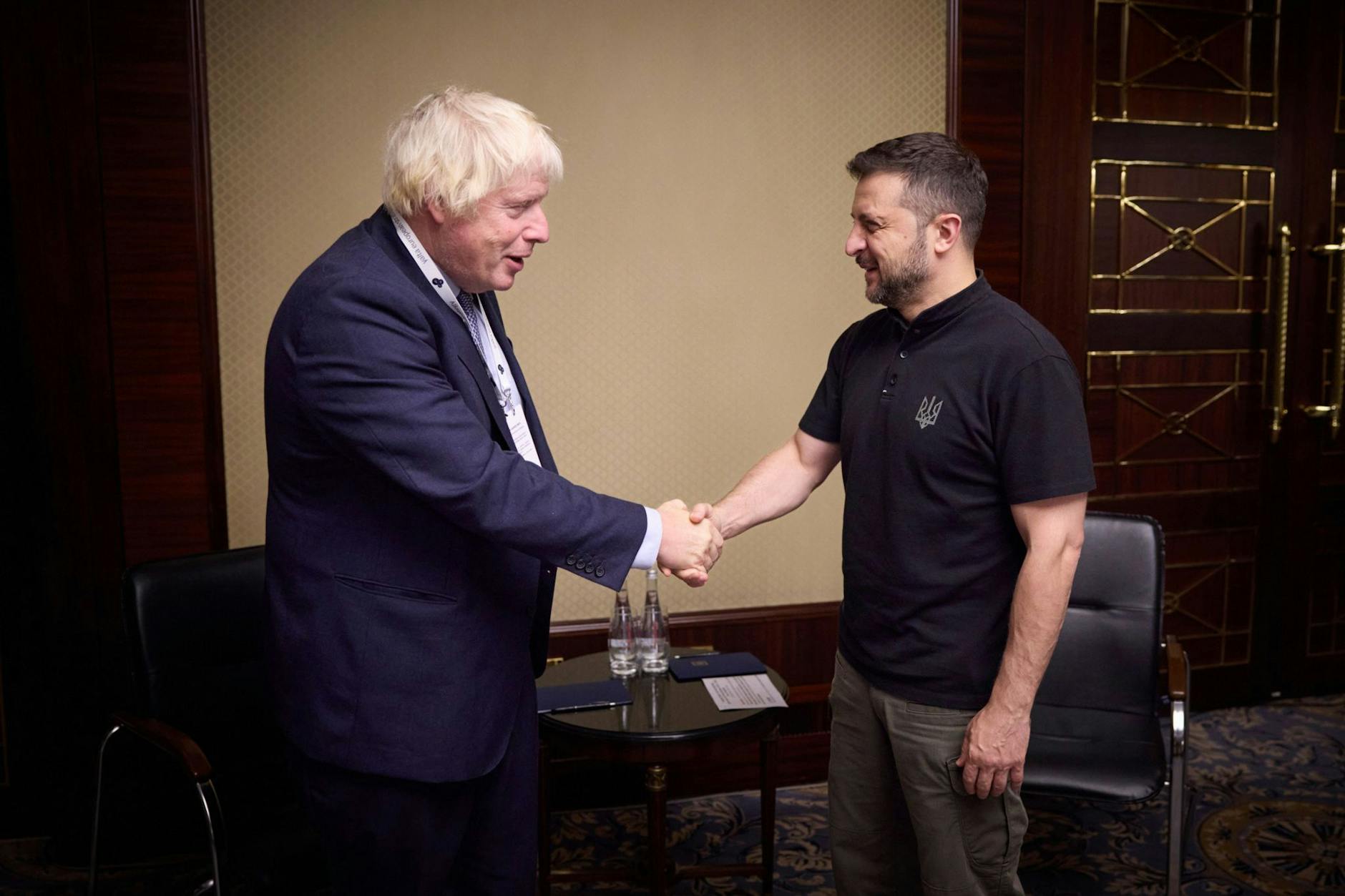 Der frühere britische Premierminister Boris Johnson und der ukrainische Präsident Wolodymyr Selenskyj im September 2024 in Kiew