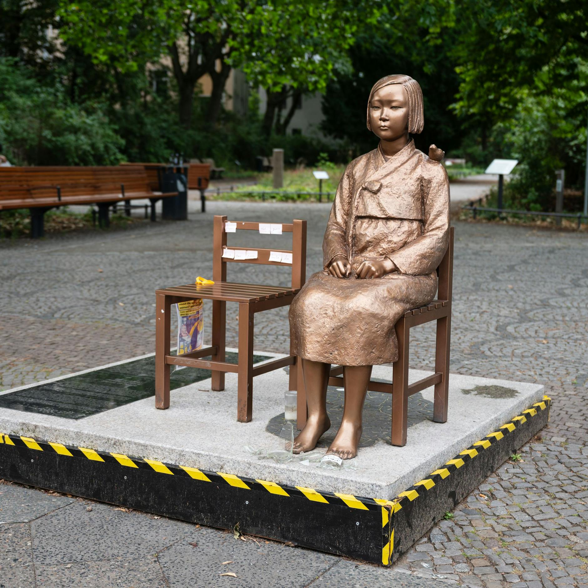 Image - Trostfrauen-Statue in Mitte muss entfernt werden