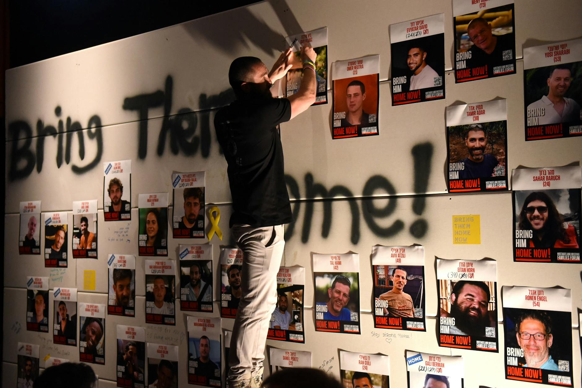 Anlässlich der Heimkehr der israelischen Geiseln gab es eine Zeremonie in der Nova-Festival-Ausstellung im ehemaligen Flughafen Tempelhof.