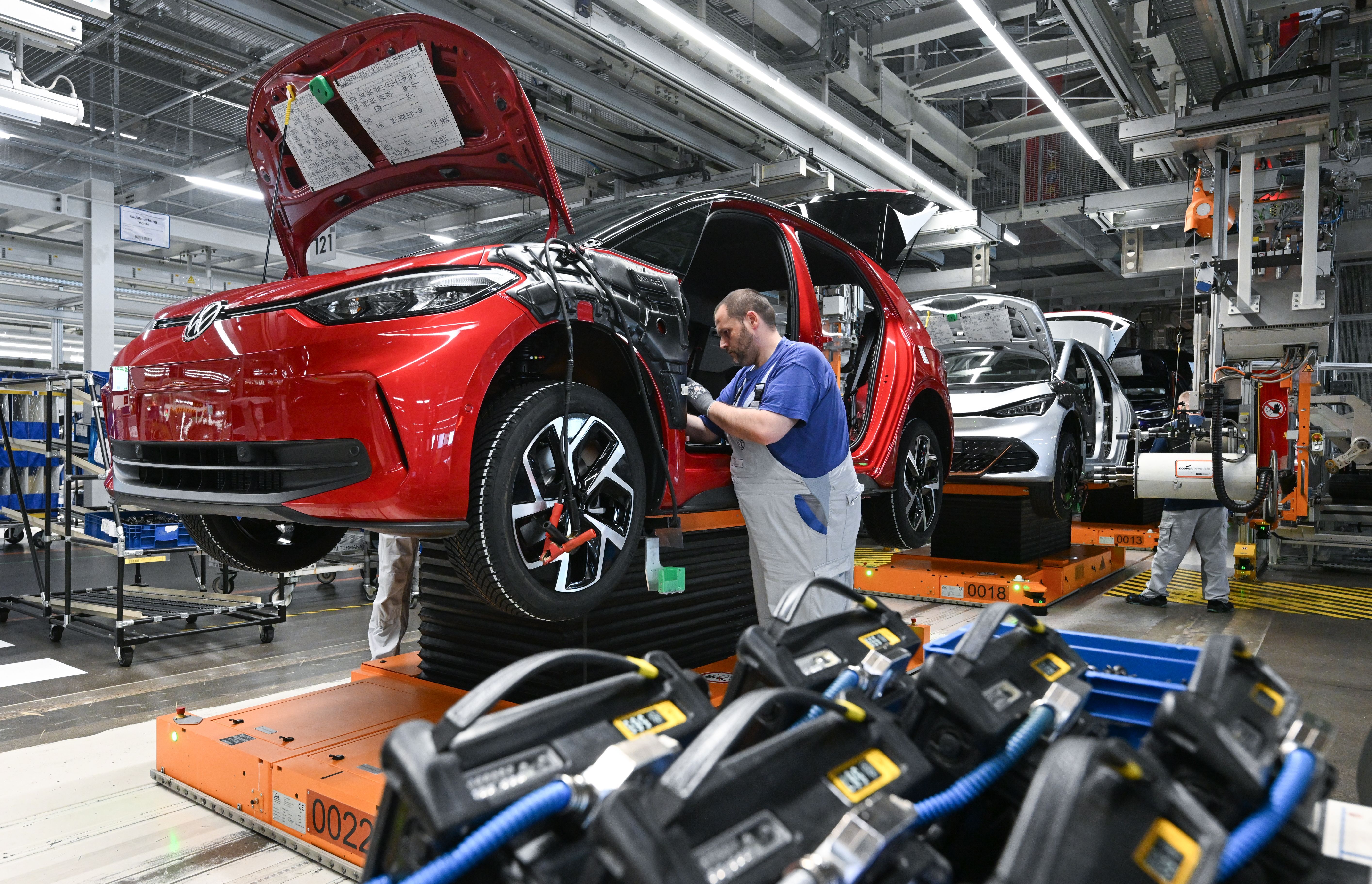 Image - Neue Auto-Studie: Deutschen Werken droht Schließung – das sagen VW und BMW