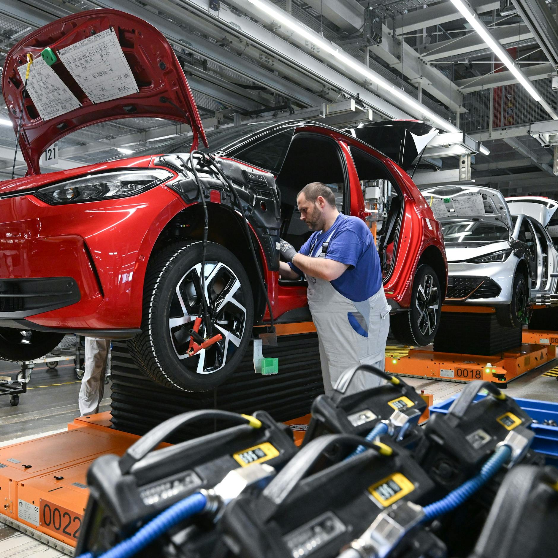 Image - Neue Auto-Studie: Deutschen Werken droht Schließung – das sagen VW und BMW