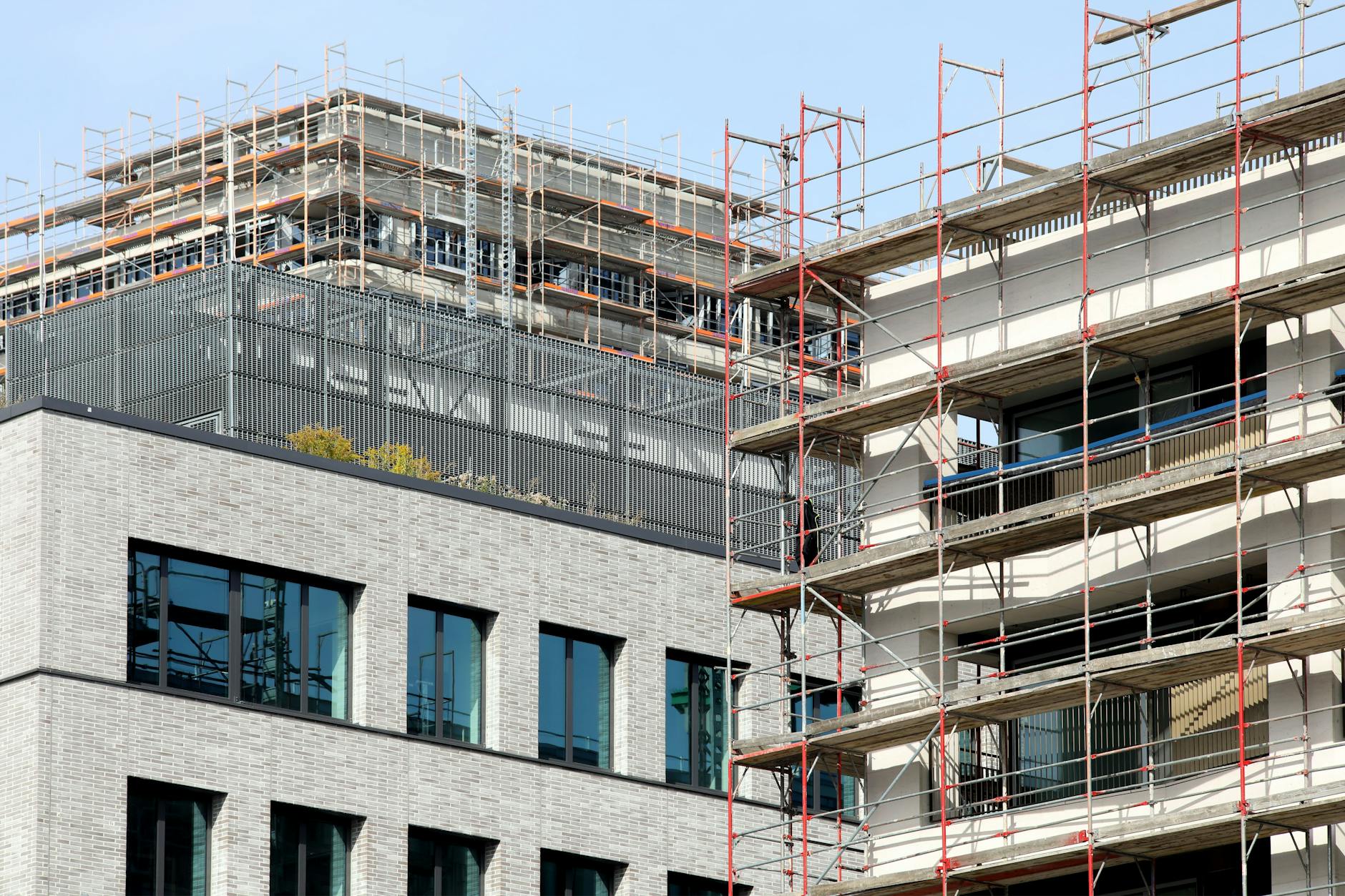 Christoph Schild, Architekt und Präsident des Bundes Deutscher Baumeister, kennt die Herausforderungen der Branche – und zeigt klare Wege aus der Baukrise.