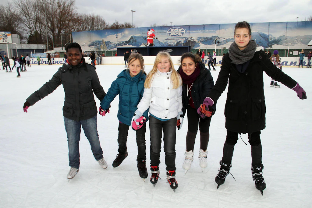 Die Eisbahn Lankwitz, hier zu sehen, ist eine beliebte Adresse für Familien mit Kindern.
