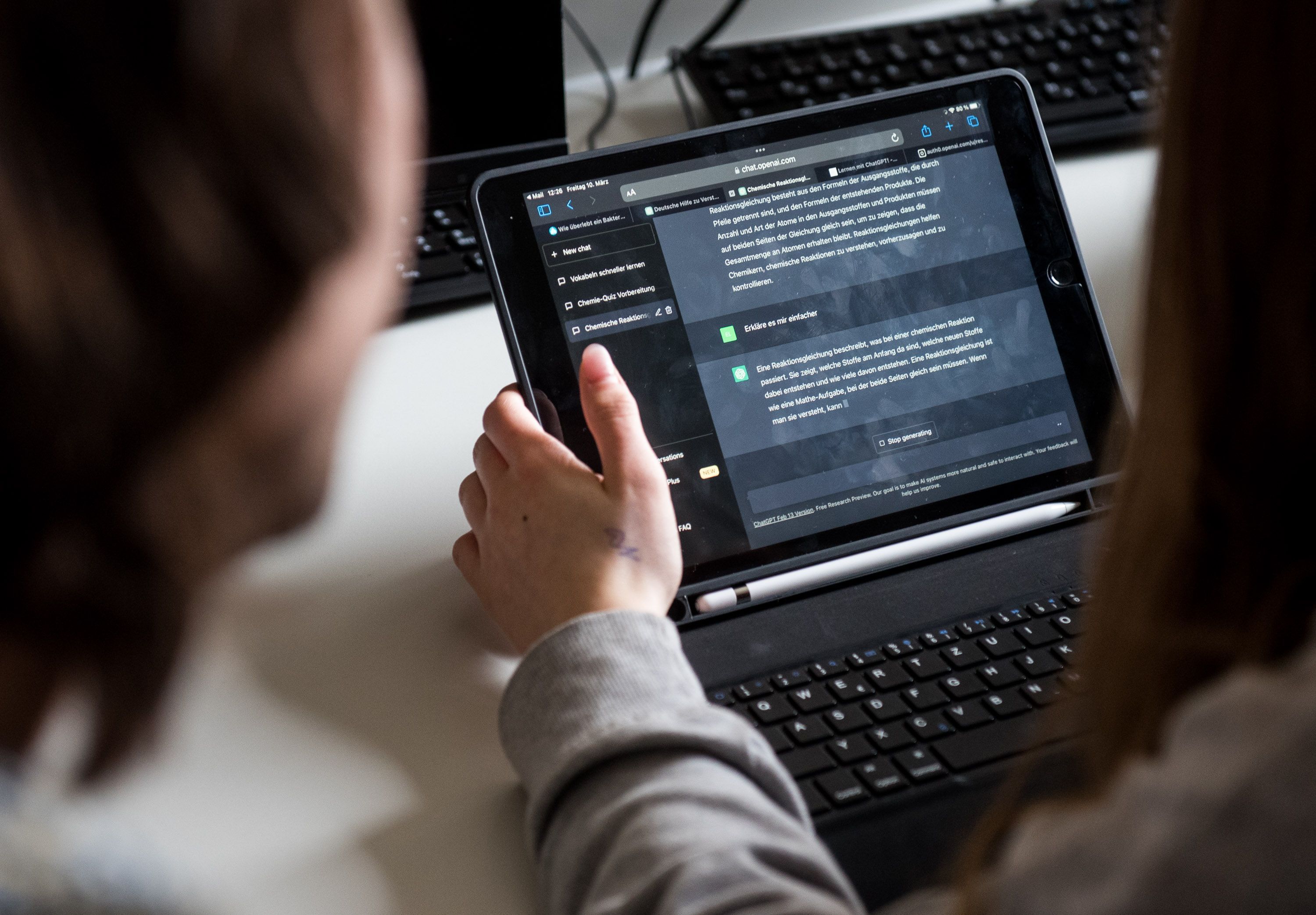 KI hält Ossis für dümmer und fauler als Wessis