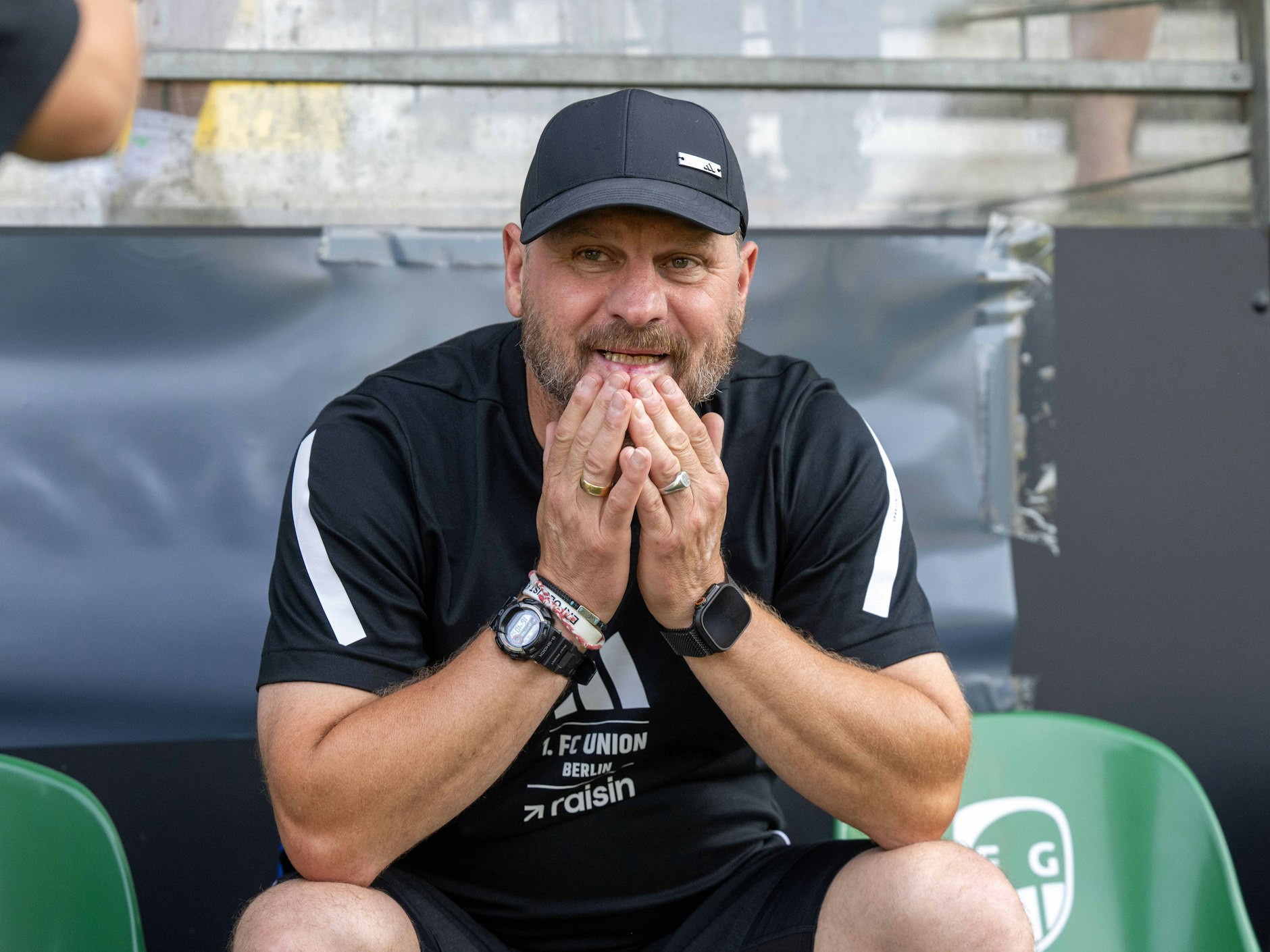 Steffen Baumgart staunt selbst ein wenig: Plötzlich stehen dem Trainer des 1. FC Union in der Abwehr gleich mehrere Spieler zur Verfügung.