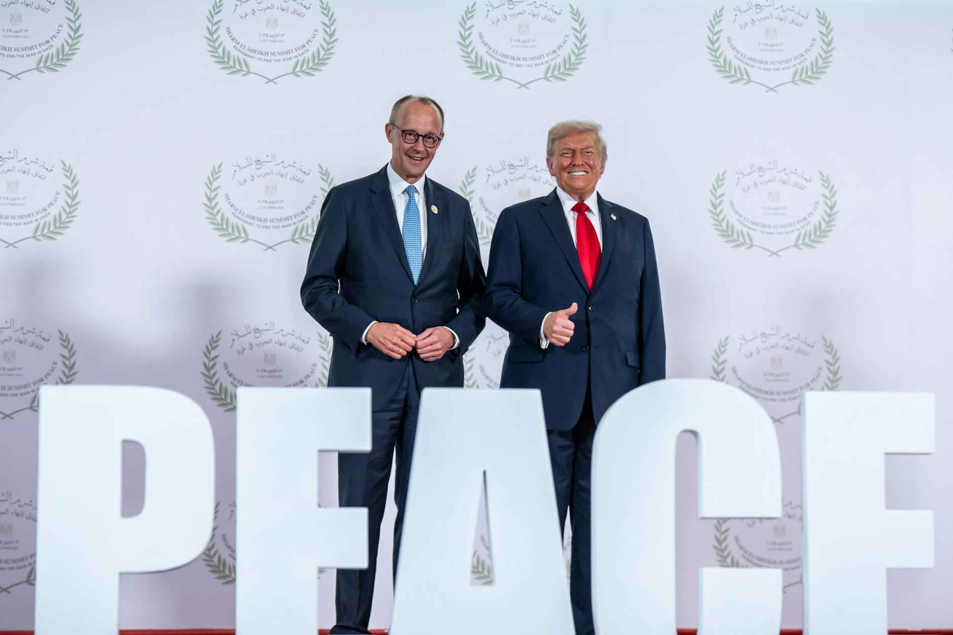Bundeskanzler Friedrich Merz und US-Präsident Donald Trump im ägyptischen Scharm el-Scheich