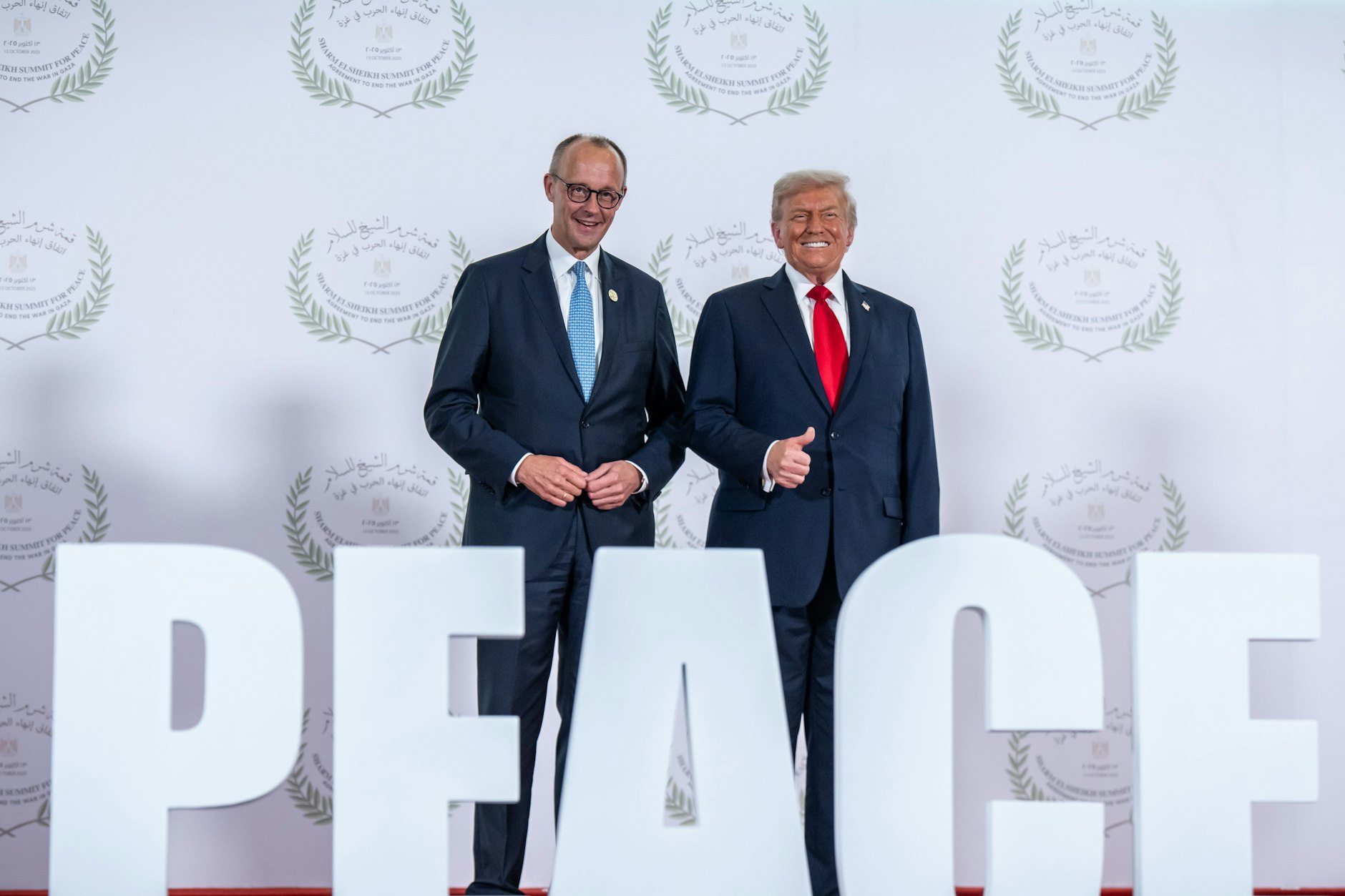 Bundeskanzler Friedrich Merz und US-Präsident Donald Trump im ägyptischen Scharm el-Scheich