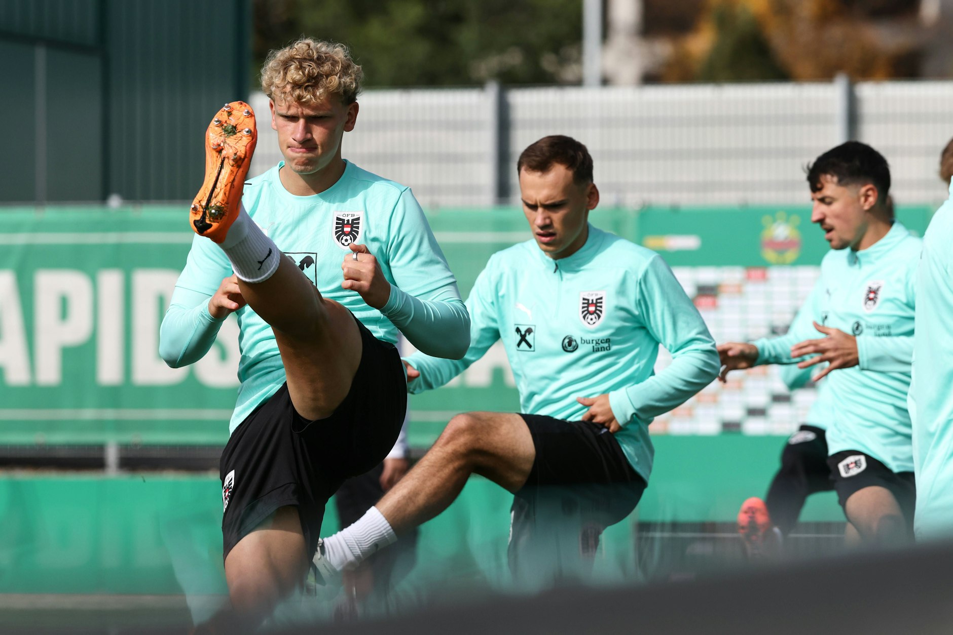 Viel Training, aber keine Minute Einsatzzeit: Für Leopold Querfeld (l.) hätte der Ausflug zur Nationalmannschaft etwas mehr bringen können.