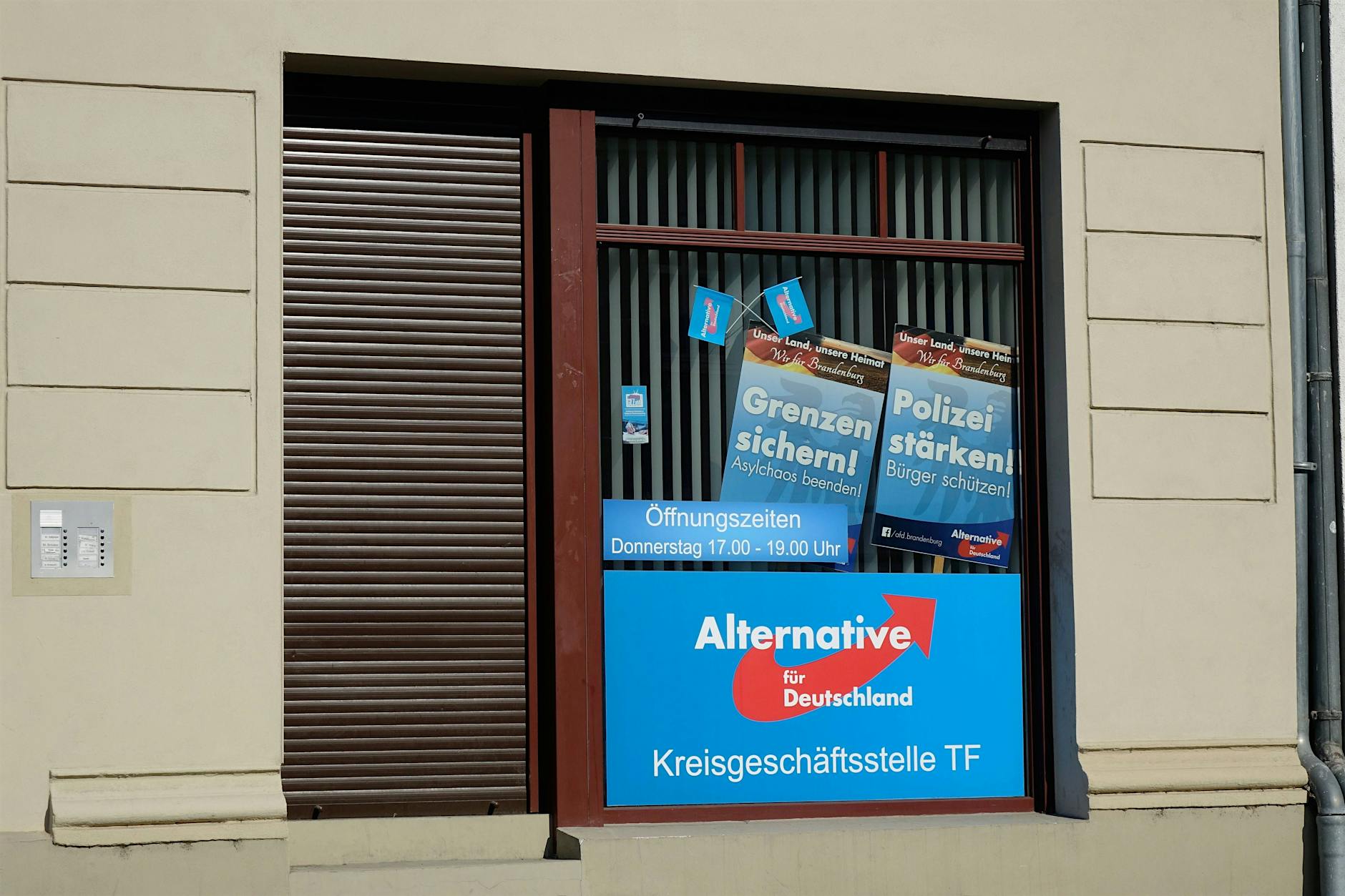 Weil er AfD-Praktikum verbietet: Todesdrohungen gegen Lehrer