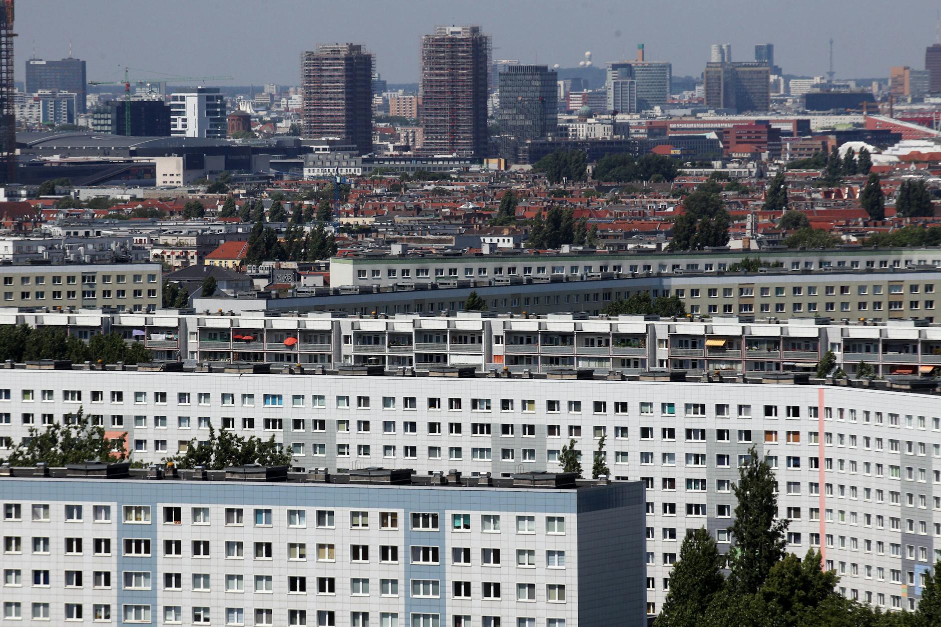 Über den Dächern von Lichtenberg. Früher galt der Bezirk noch als günstige Wohnalternative zu den Innenstadtlagen, doch diese Zeiten sind offenbar vorbei.