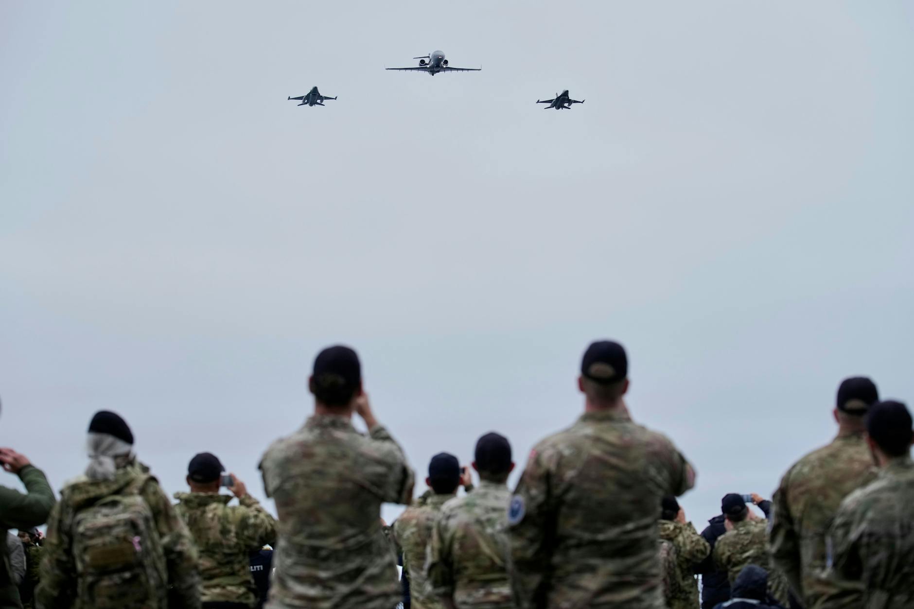 Grönland, Nuuk: Kampfjets der dänischen Luftwaffe nehmen an einer Militärübung mit Truppen aus mehreren europäischen Nato-Mitgliedstaaten im Arktischen Ozean teil.