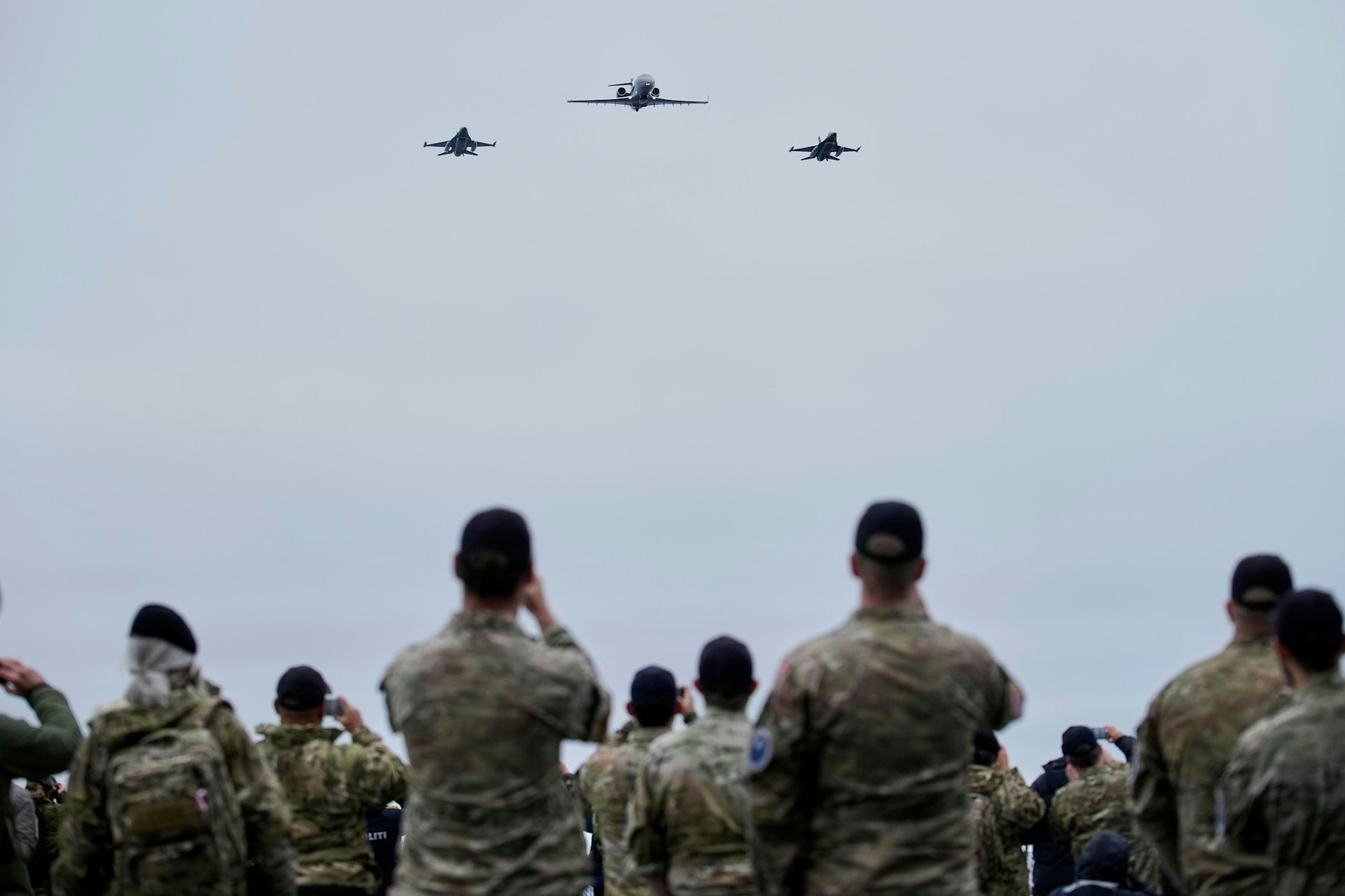 Grönland, Nuuk: Kampfjets der dänischen Luftwaffe nehmen an einer Militärübung mit Truppen aus mehreren europäischen Nato-Mitgliedstaaten im Arktischen Ozean teil.