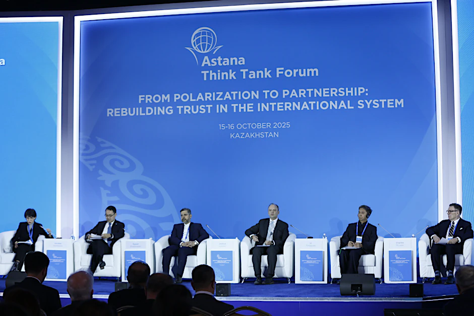 Kasachstan ist ein geopolitisch aufstrebendes Land. Bei einer Podiumsdiskussion werden global relevante Themen ergebnisoffen debattiert.