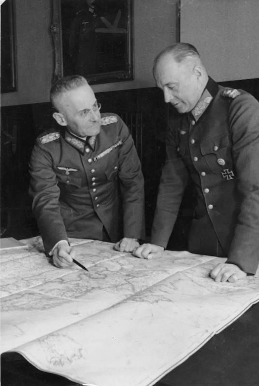 Franz Halder, Chef des Generalstabes des Heeres, General der Artillerie (links), mit dem Oberbefehlshaber des Heeres Generaloberst Walther von Brauchitsch während des Polenfeldzuges