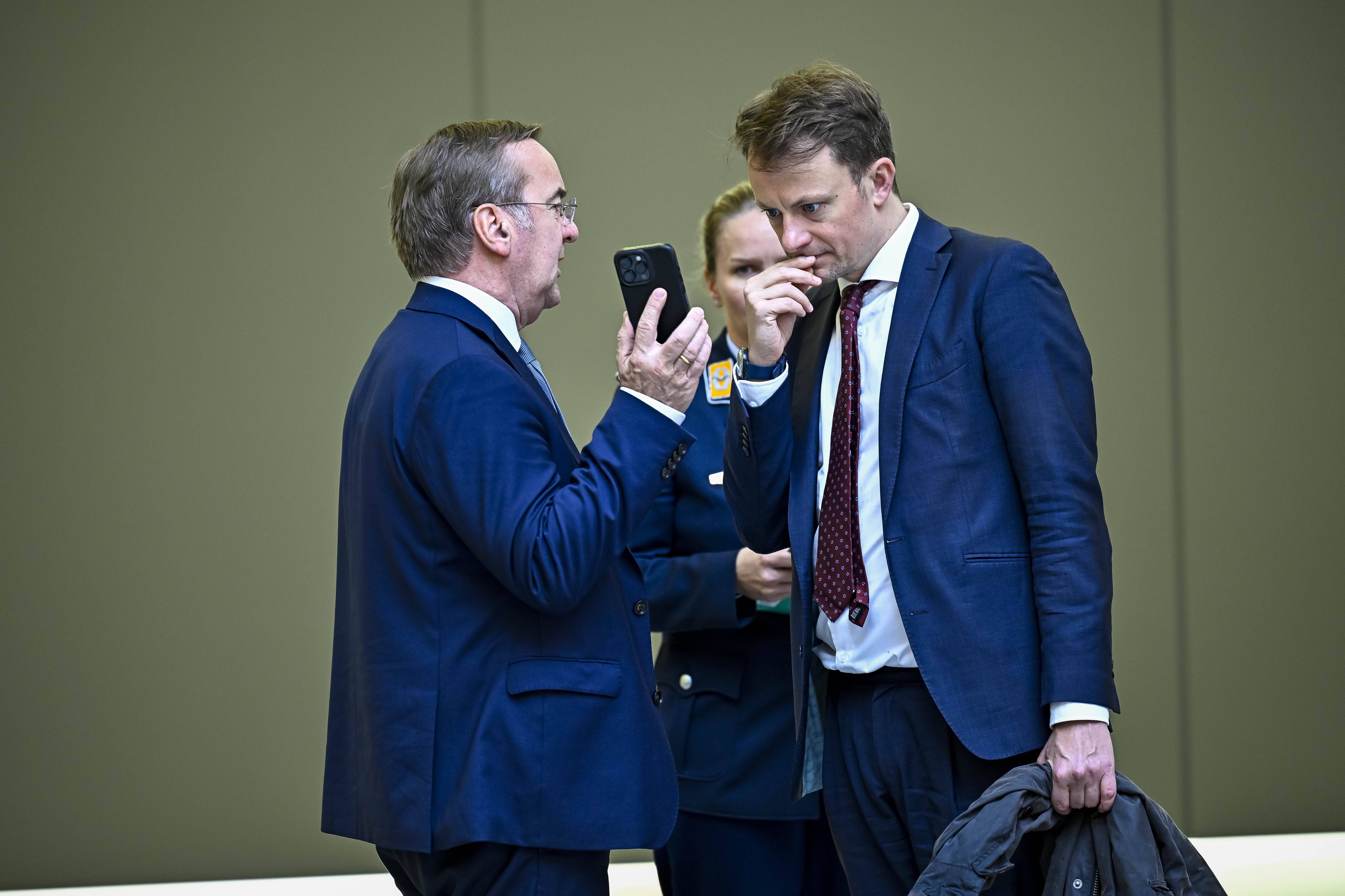 Zwischen „faulen Kompromissen“ und Machtpoker: Zerreißt der Wehrdienst die Koalition?