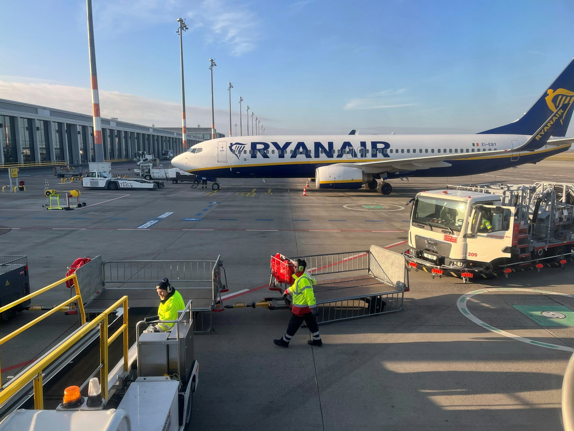 Angekommen: Ein Ryanair-Flugzeug am Flughafen Berlin-Brandenburg (BER) in Schönefeld. Noch im vergangenen Jahr hatte die Airline dort 20 Prozent Marktanteil.