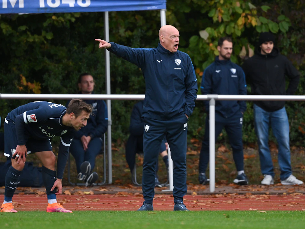 Trainer Uwe Rösler ist seit neun Tagen beim VfL Bochum. Er fordert von den Spielern mehr Kommunikation auf dem Platz.